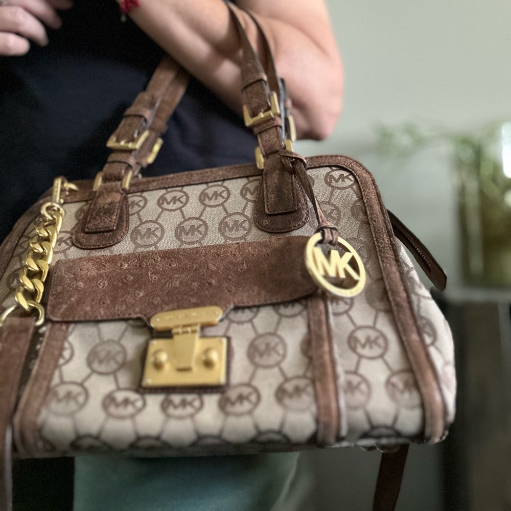 EUC MICHAEL KORS CROSSBODY HAND BAG - Picture 14 of 14